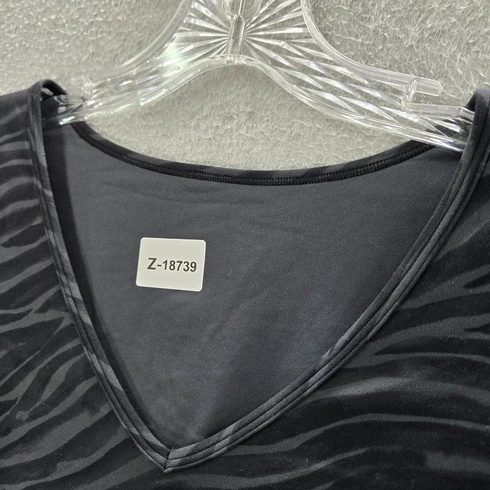 Lululemon Women Shirt 2 Black Nulu Zebra Print Activewear V-Neck Pullover‎ Tee